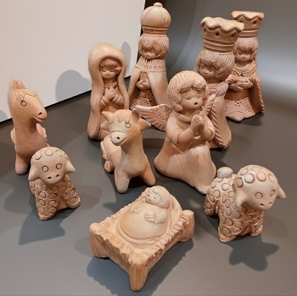 Vintage Handcrafted Terracotta 10-Piece Nativity Set - Folk Art - Picture 2 of 8